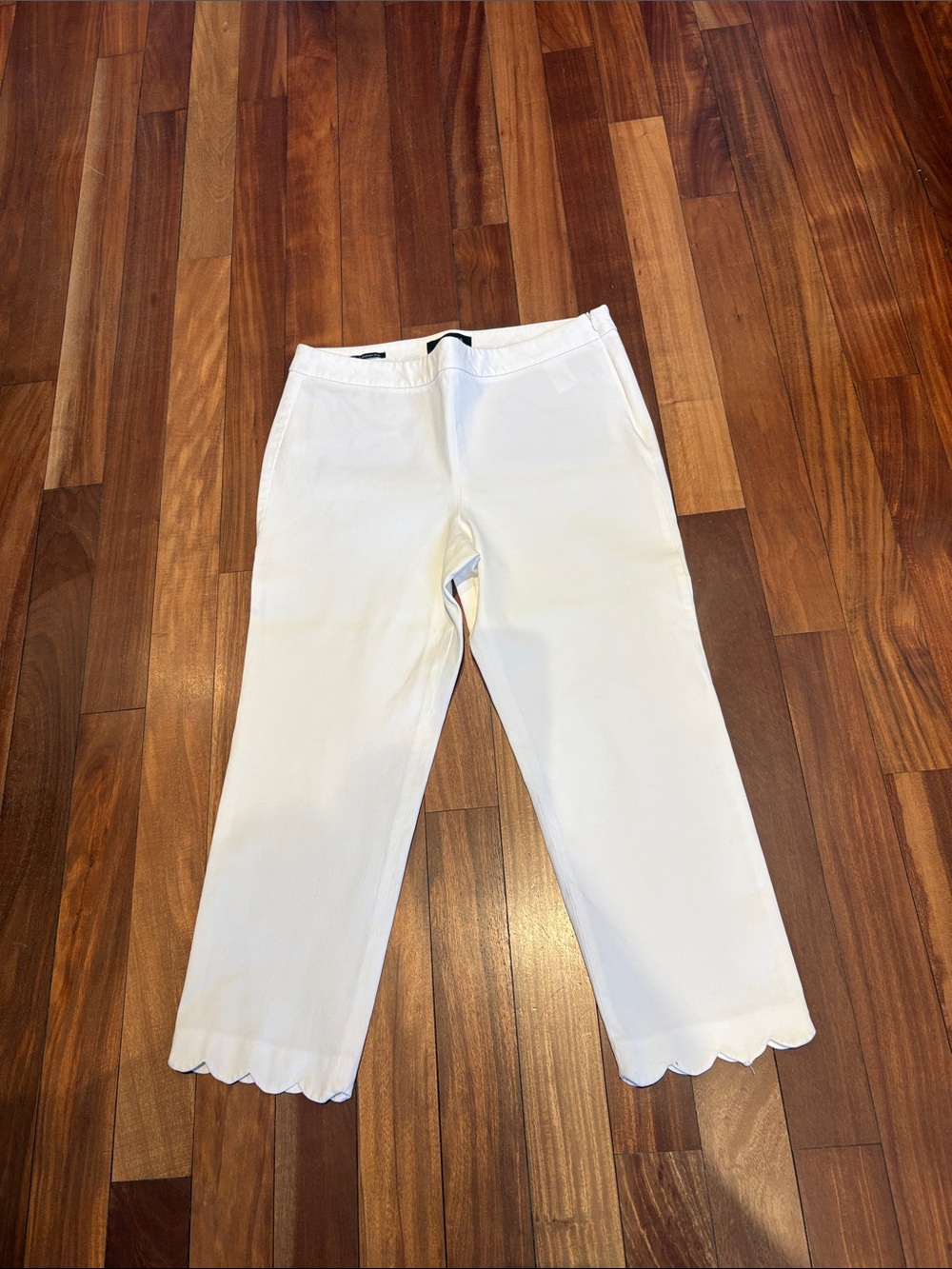 Women’s Talbolts White Scallop-Hem Cropped Pants